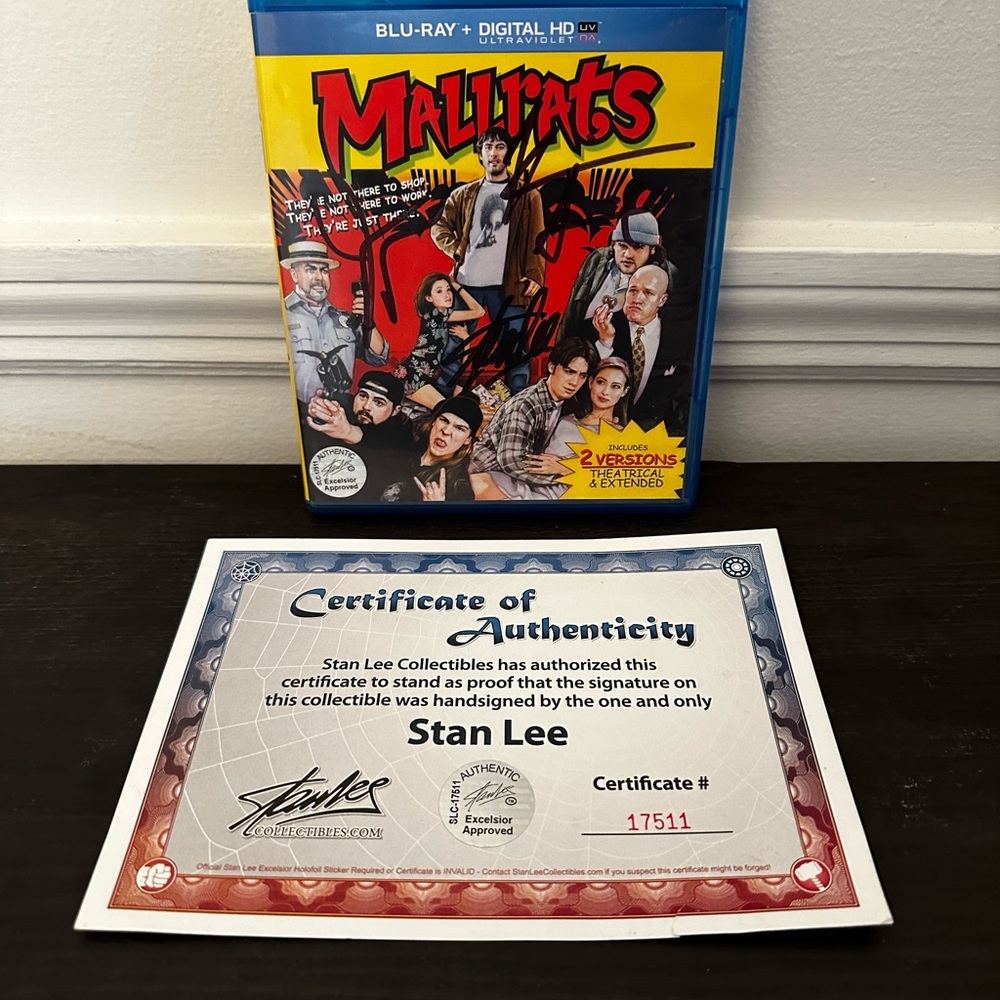 Mallrats autographed by Stan Lee, Kevin Smith, and Jason Mewes